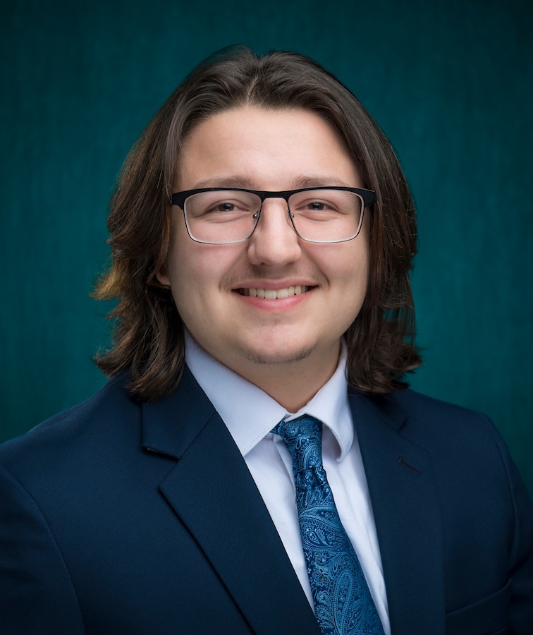 Ashton Simon headshot