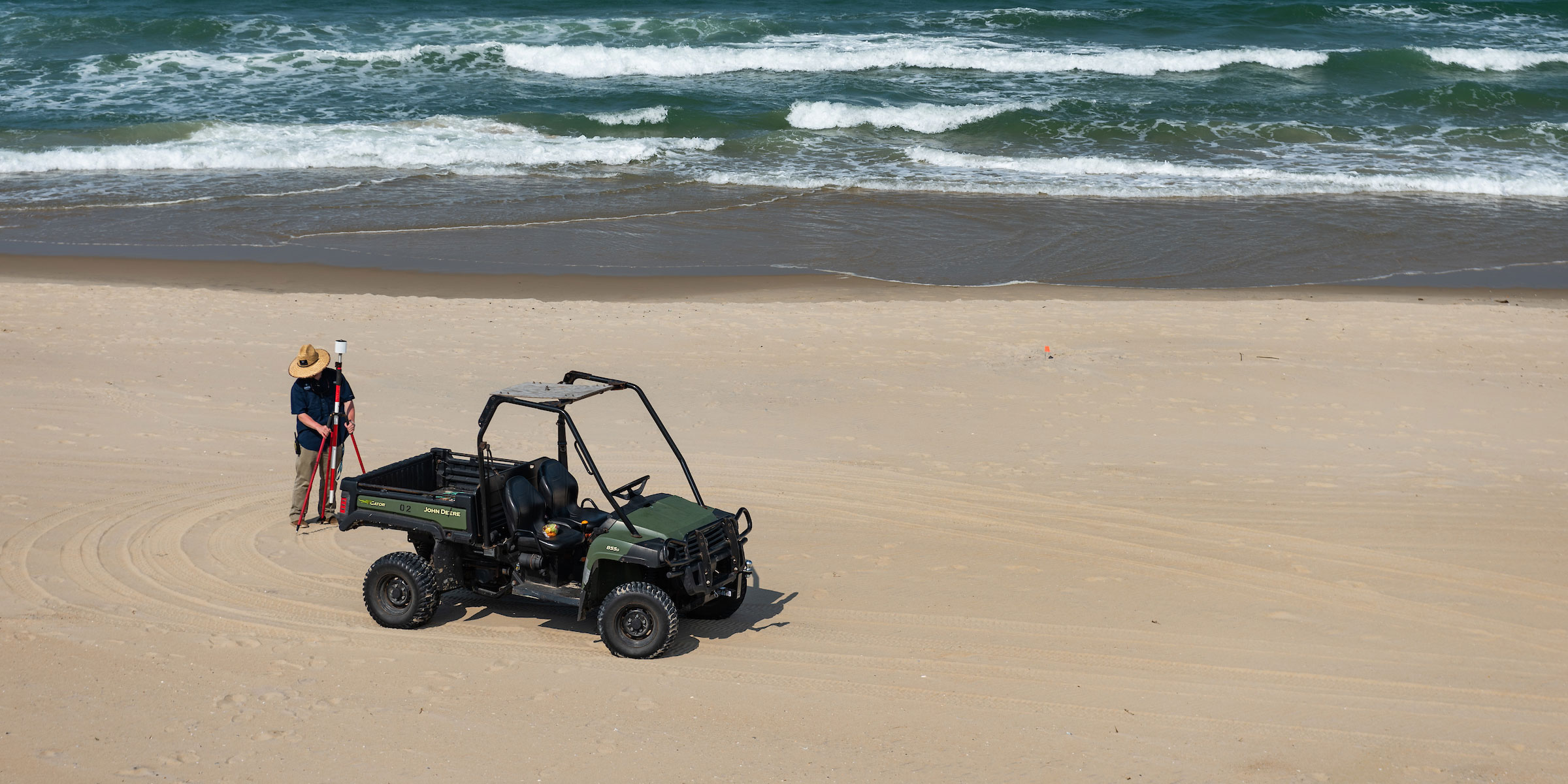 Coastal Engineering Student installs and tests LiDAR technology used to measure waves and coastal change during storm impact.