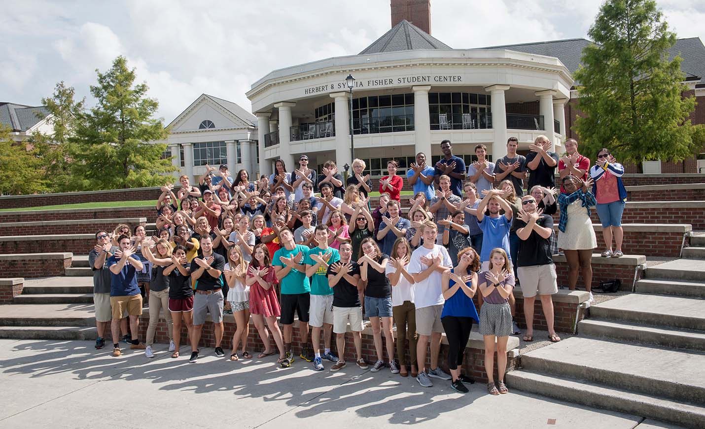 freshman class of 2025 formed '25 at Convocation for their class portrait