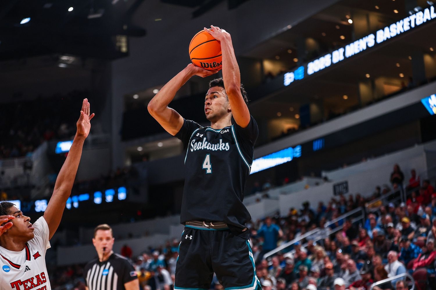 UNCW basketball player lines up for a shot