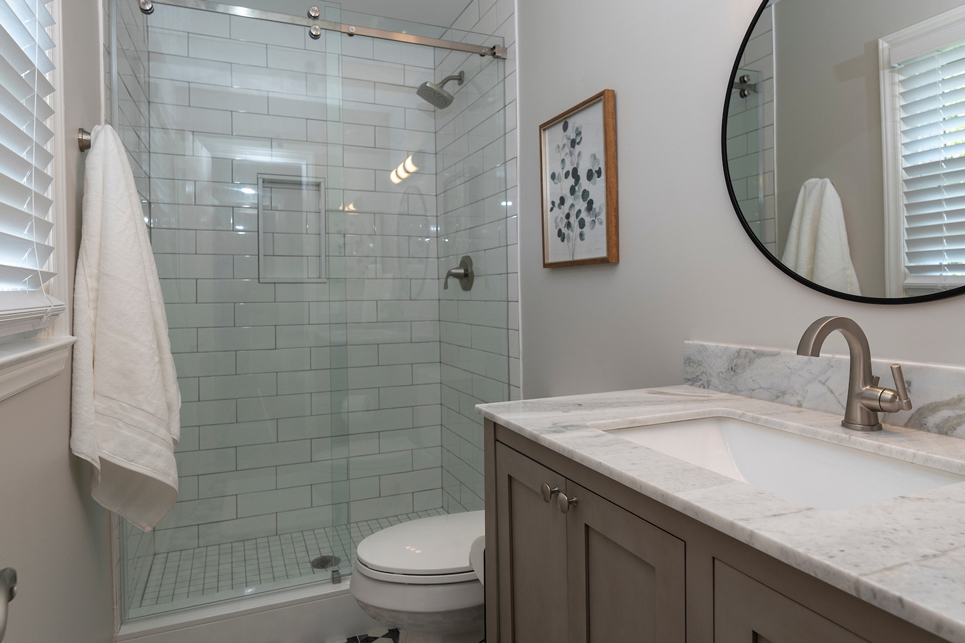 main ensuite bathroom