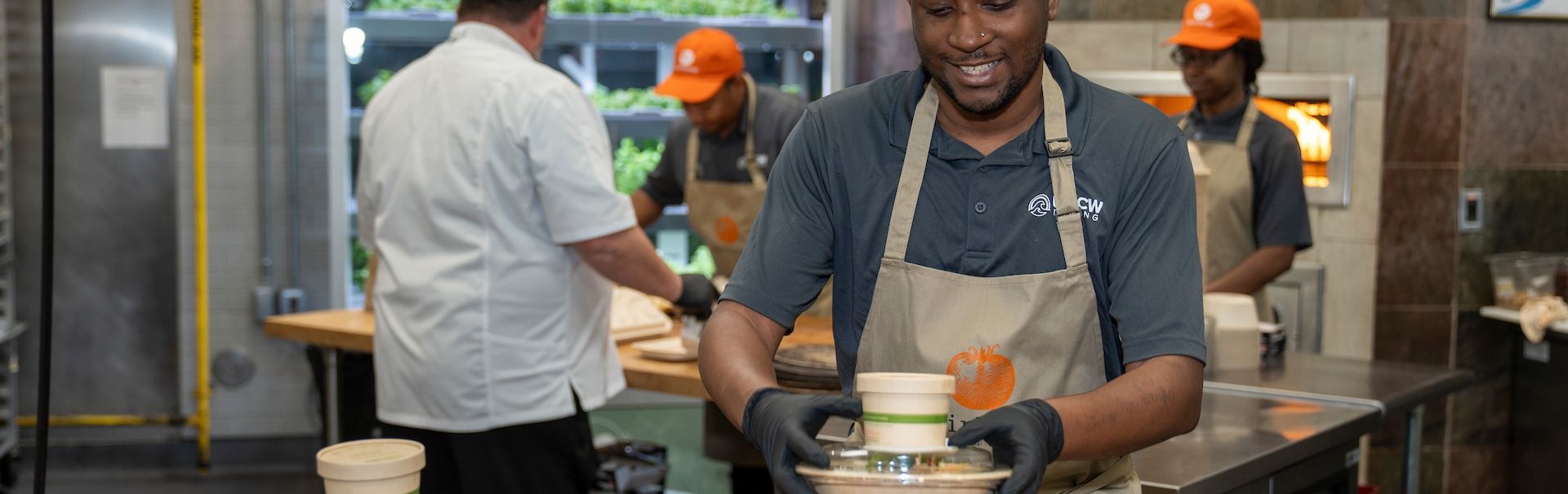 uncw dining heirloom chefs preparing food